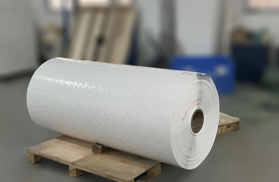 Transparentes BOPP-Blank-Roll-Etikettenmaterial Aufkleberpapier 30 u Flächendurchdicke