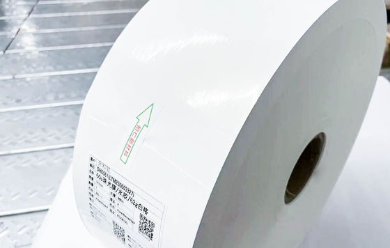 Durchsichtige BOPP-Klebstoffe Jumbo-Roll-Etiketten Papier Synthetischer beweglicher Klebstoff
