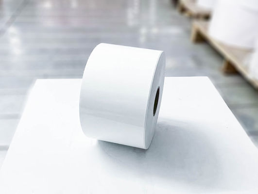 Selbstklebende BOPP-Rollenetiketten, klares, glänzendes Etikettenpapier 25μ Flächendurchmesser