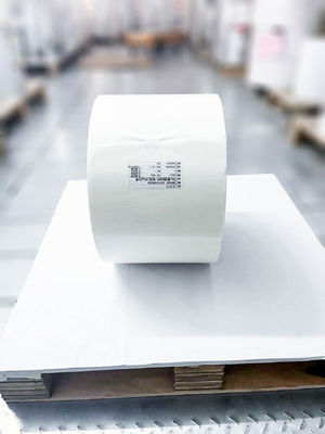 Transparentes BOPP-Blank-Roll-Etikettenmaterial Aufkleberpapier 30 u Flächendurchdicke