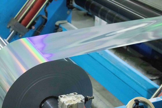 Beweglicher Kleber Selbstklebstoff Holografische Filmrolle 50 u Oberflächendurchmesser