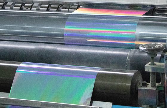 Beweglicher Kleber Selbstklebstoff Holografische Filmrolle 50 u Oberflächendurchmesser