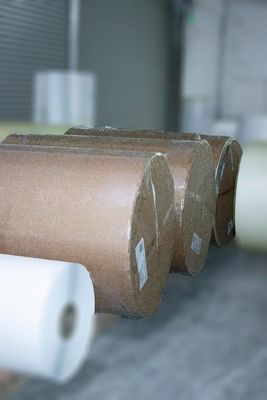 Heiß schmelzender Klebstoff Wärmeetikettenrolle, Kraftpapier Jumbo Roll 80u Oberflächendurchmesser