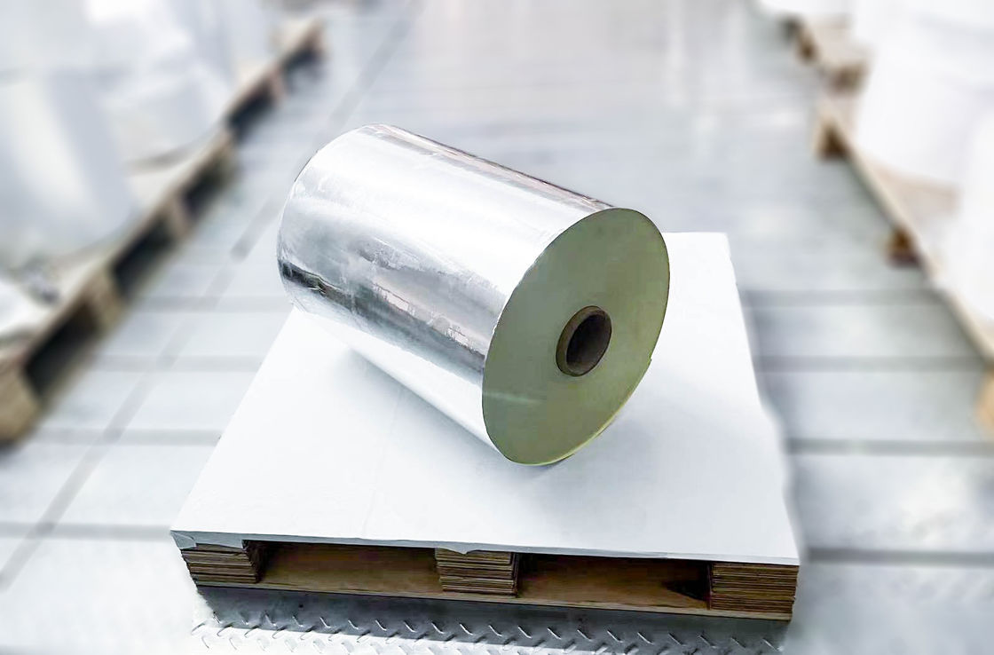 Licht Silber PET Leerfarbstoff Selbstklebstoff Etikett Materialien Ölklebstoff Aufkleber Rollenart