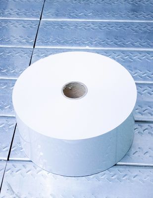 Guter Preis Bewegliche Klebstoff-Wärmeetiketten-Aufkleberrollen, gewöhnliche Klebstoff-Wärmeübertragungsrollen Online